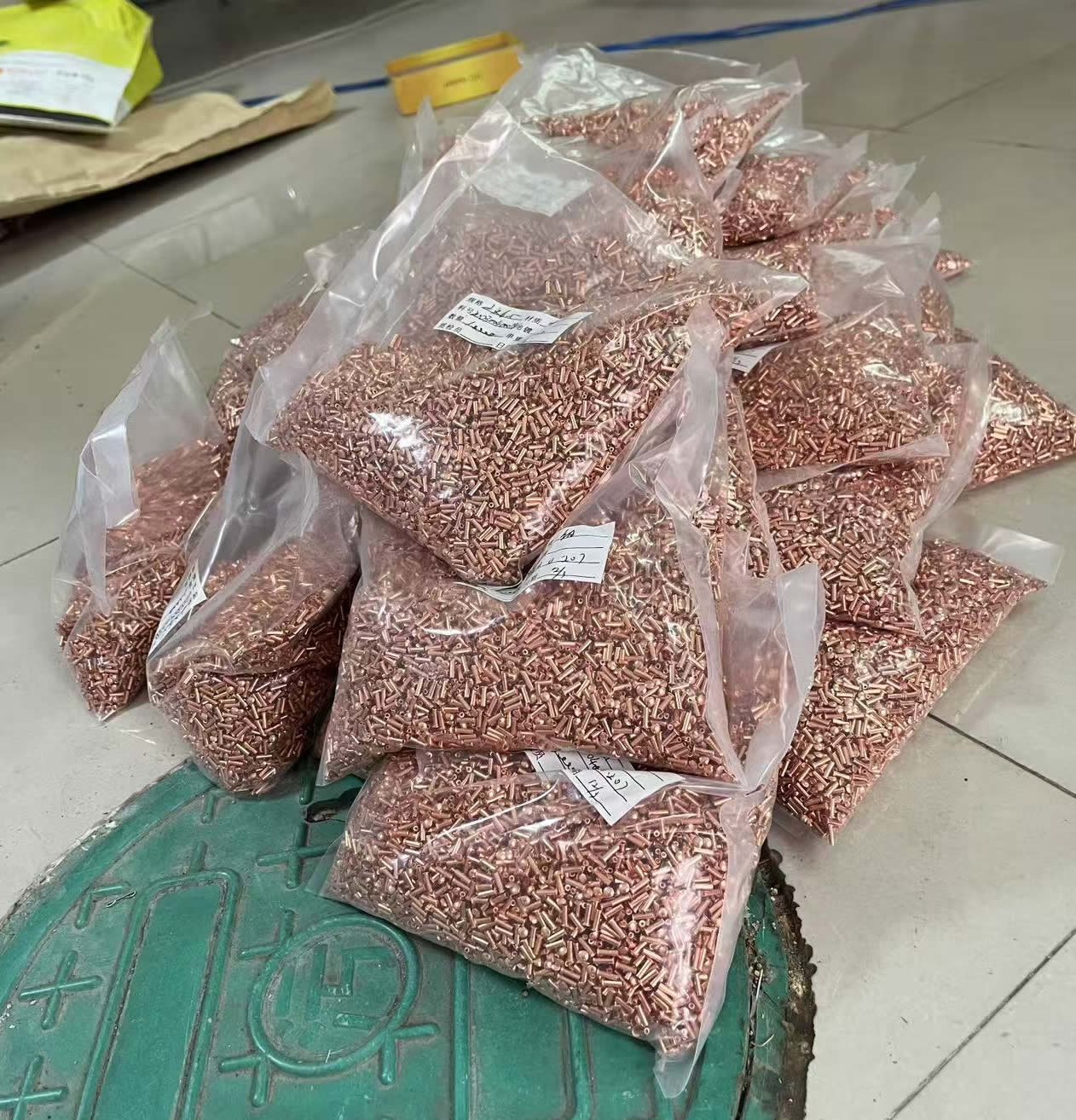 تقوم شركة Nuote Metals بشحن المسامير النحاسية إلى البرازيل