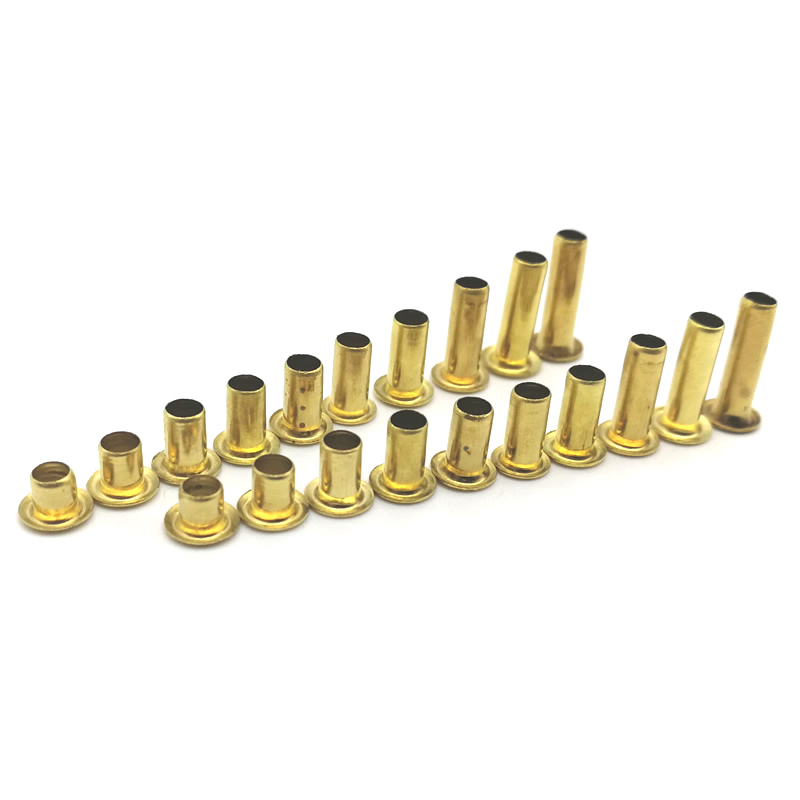 الثقوب النحاسية الصغيرة